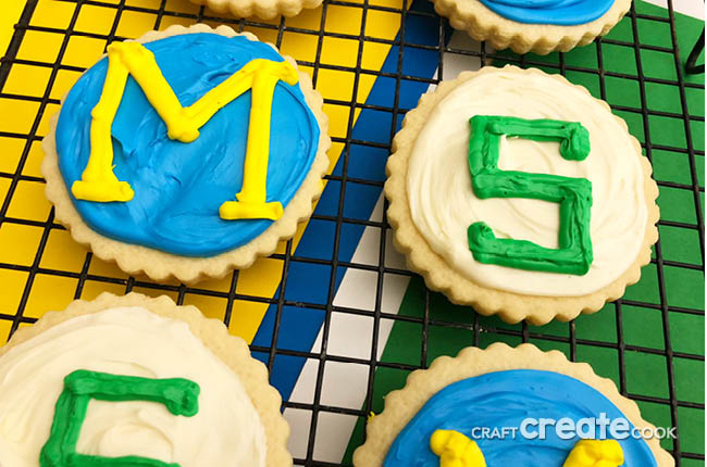 Who are you rooting for? Our Michigan VS. Michigan State Cookies are the perfect treat to have your guests choose.