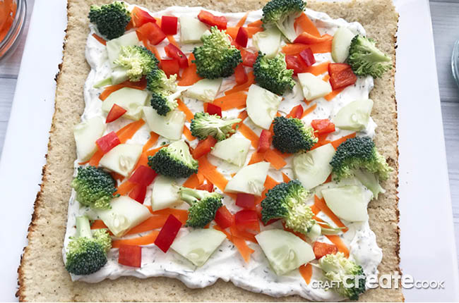 Looking to eat healthier this holiday season? Try this low carb veggie pizza!