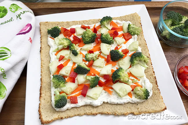 Looking to eat healthier this holiday season? Try this low carb veggie pizza!