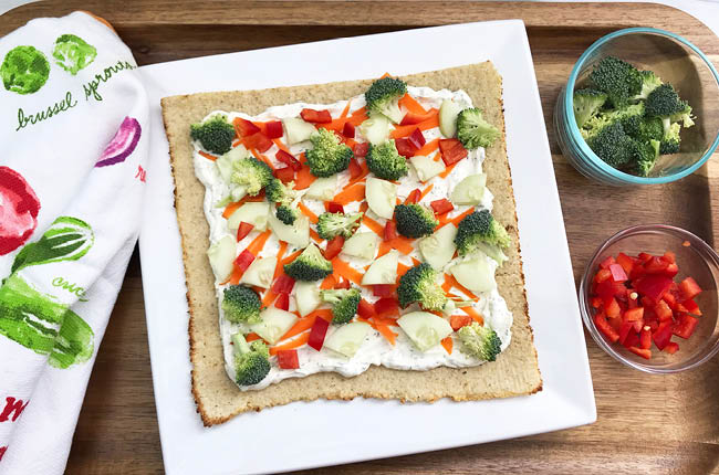 Looking to eat healthier this holiday season? Try this low carb veggie pizza!