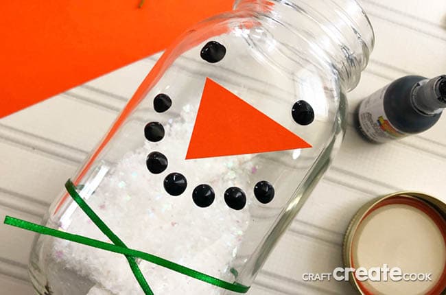 Need a craft to make with your kids during winter? Our Snowman Sensory Jar is the perfect one!