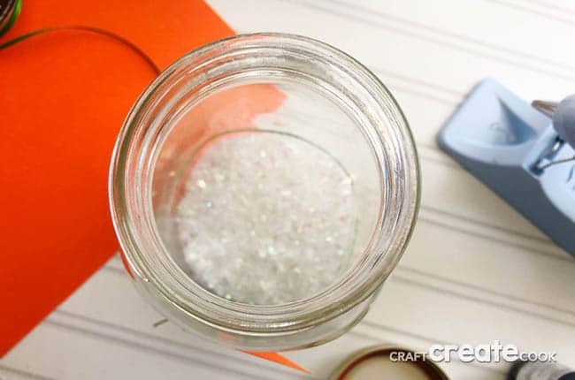Need a craft to make with your kids during winter? Our Snowman Sensory Jar is the perfect one!