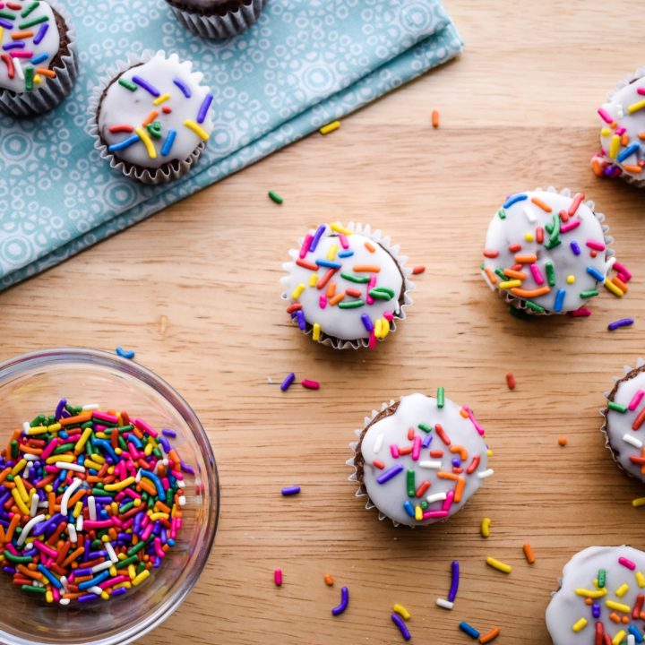 Easy Vanilla Glazed Mini Cupcakes Featured