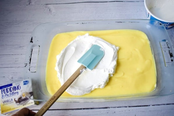 Adding next layer of cream.